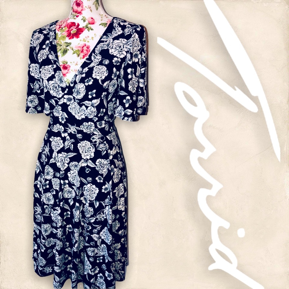 Torrid Floral V-neck Midi Dress Size 00